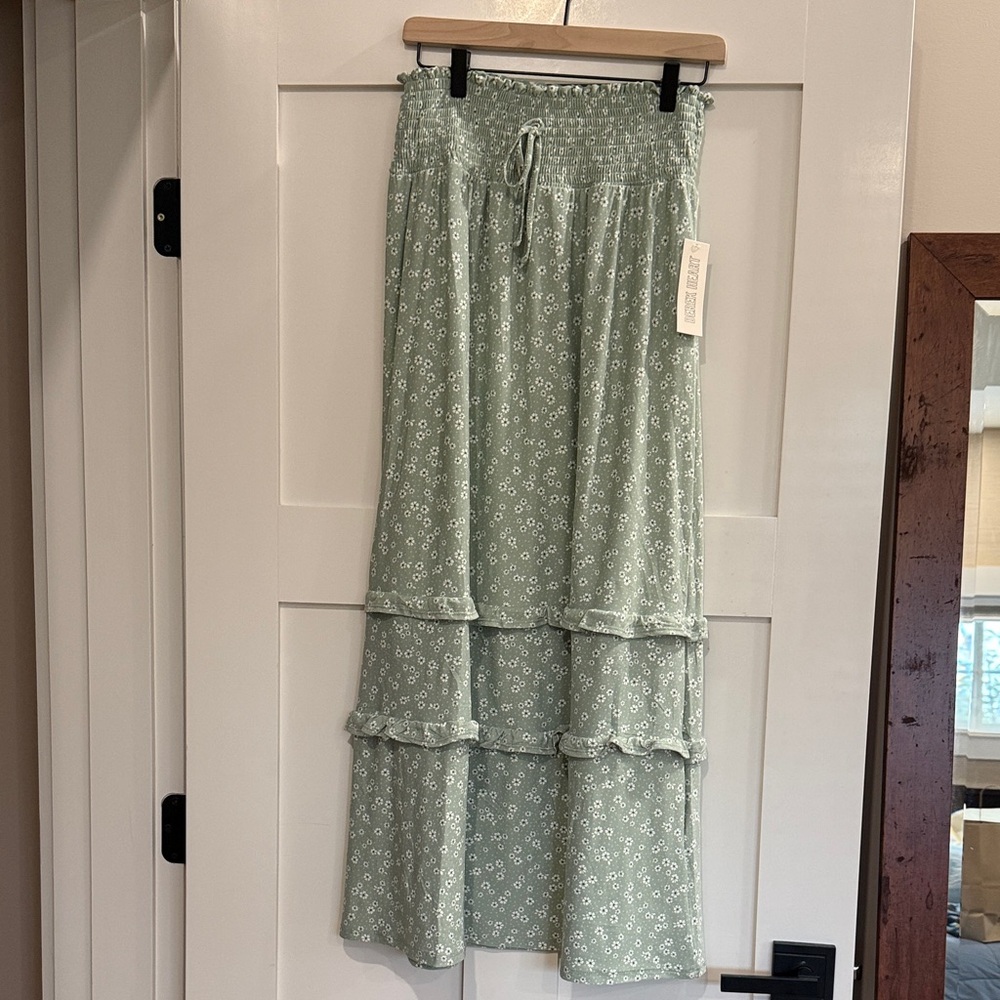 NWT Derek Heart Tiered Maxi Skirt in Sage Green.  Women’s Large.